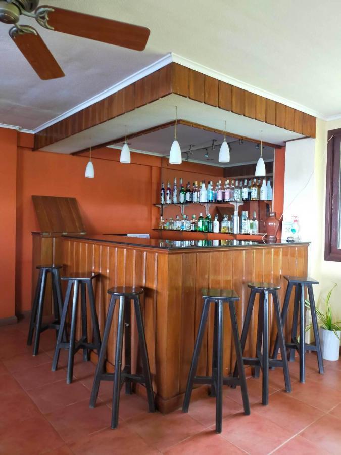 Puesta Del Sol Beach Bungalows And Restobar Мамбахао Экстерьер фото